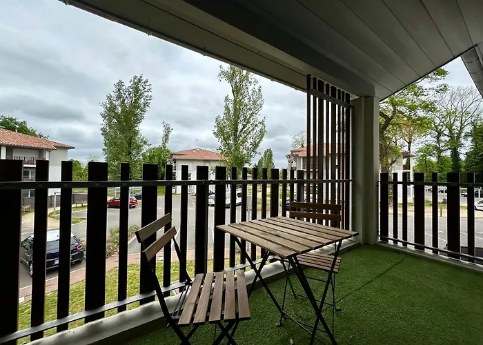 L\'Emeraude - Proche Hopital - Parking - Clim - Fibre - Terrasse